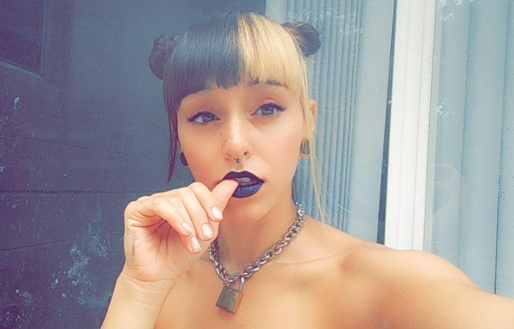 PetiteKinky 4 PetiteKinky 4